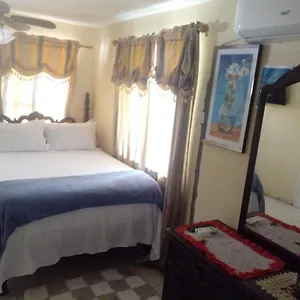Guest house Happy And Comfortable Montego Bay